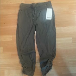 Lululemon dance studio crop